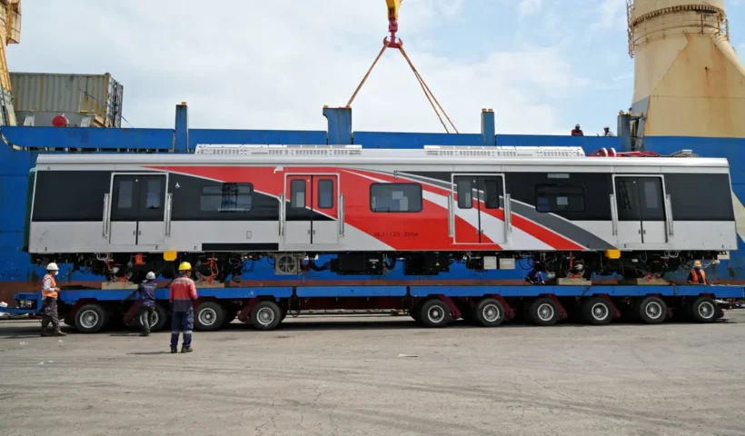 Berita Viral Hari Ini - Menjajal KRL Baru Buatan China, Mirip MRT !