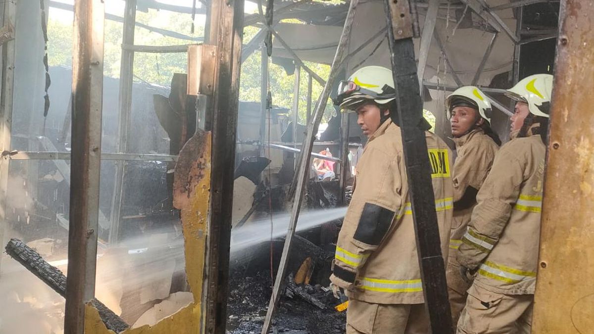 Pria Mabuk Bakar Rumah Sendiri Akibat Ribut Dengan Istri