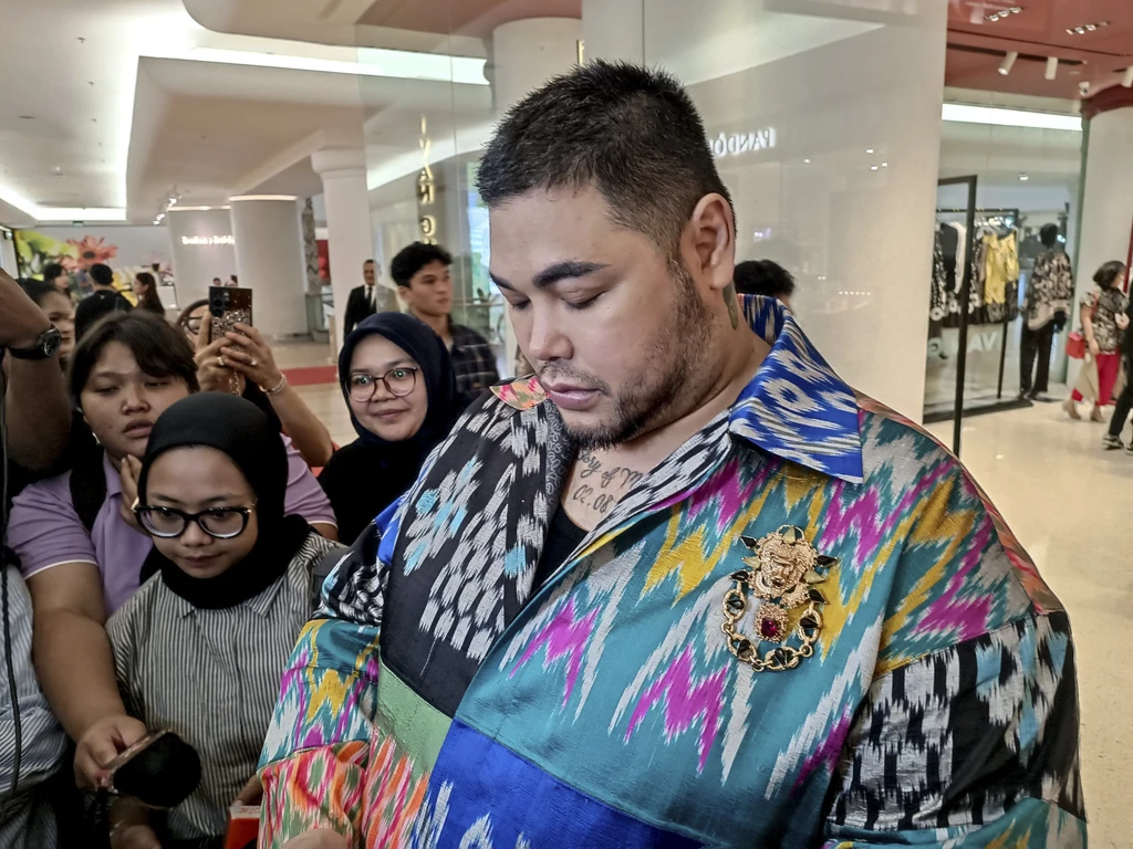 Raffi Ahmad Beli Tas Hermes Ivan Gunawan Rp 500 Juta untuk Bangun Masjid di Jepang