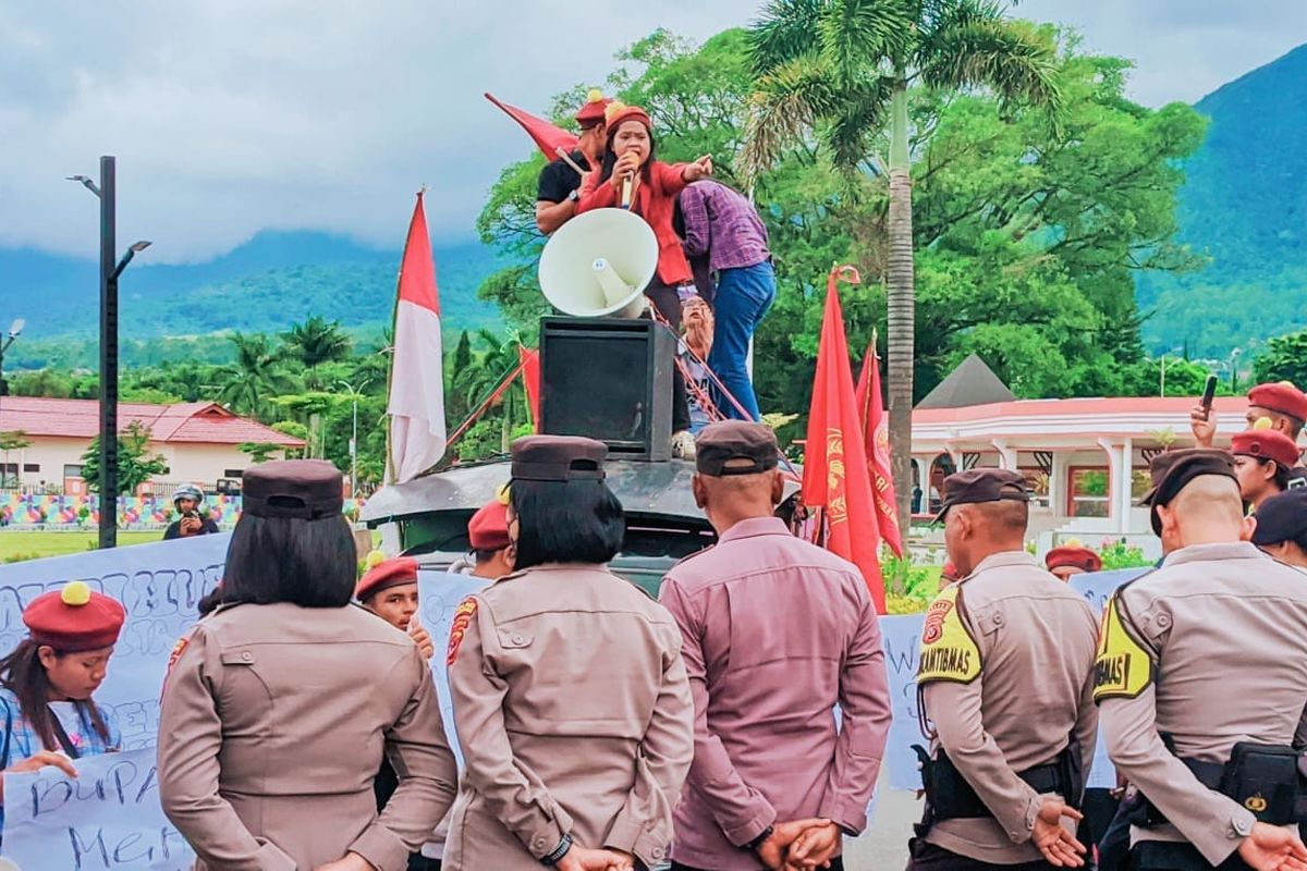 Protes Kelangkaan BBM Parah di Manggarai, Mahasiswa PMKRI Turun ke Jalan