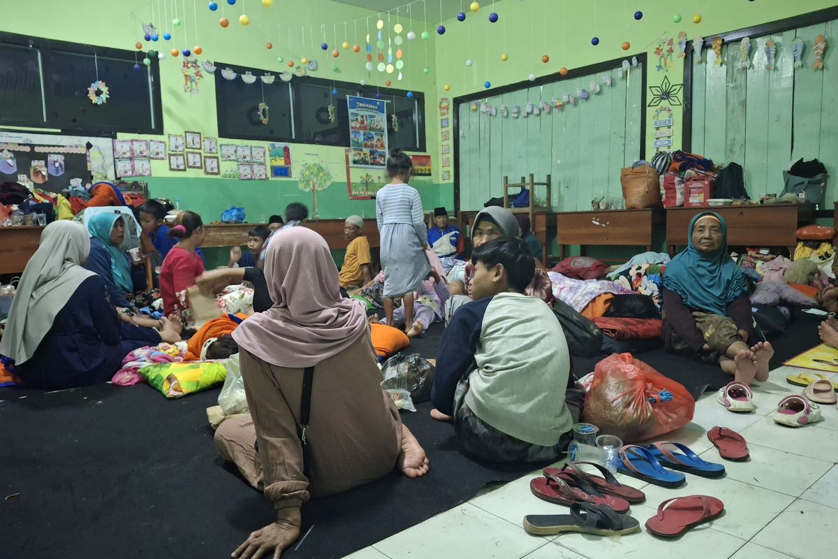 Minim Alas Tidur, Ratusan Korban Erupsi Semeru di Lumajang Mengeluh Kedinginan