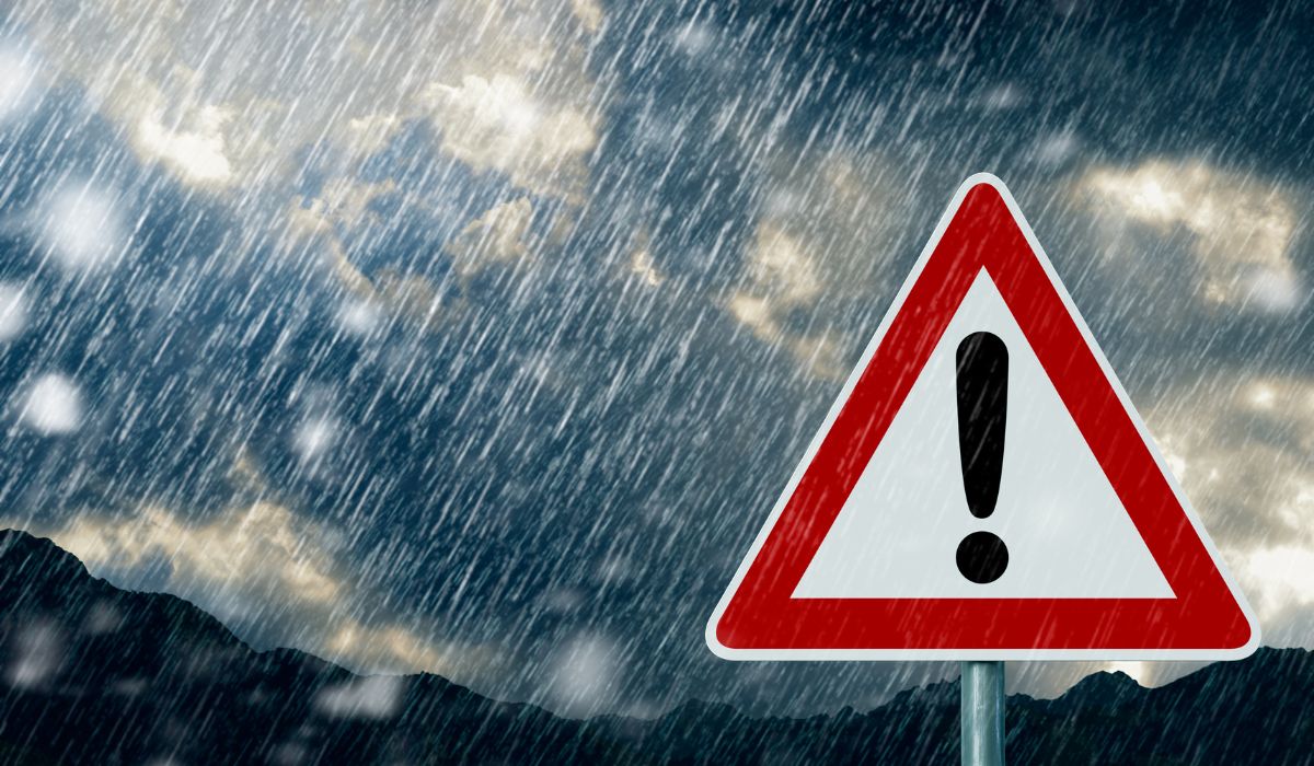 BMKG Peringatkan Cuaca Buruk dan Gelombang Tinggi Ancam Transportasi Nataru 2025/2026