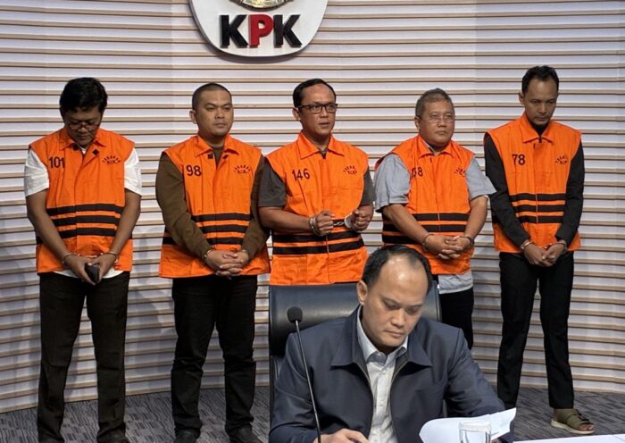 Bupati Lampung Tengah dan Empat Tersangka Lain Ditahan KPK Terkait Suap Proyek Rp5,75 Miliar