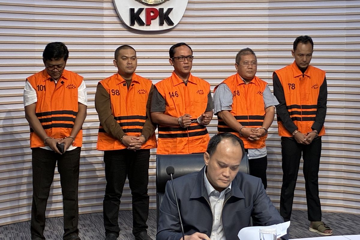 Bupati Lampung Tengah dan Empat Tersangka Lain Ditahan KPK Terkait Suap Proyek Rp5,75 Miliar