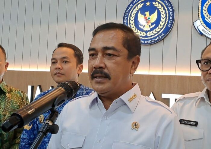 Pemerintah melalui imigrasi melakukan pelayanan publik dokumen imigrasi