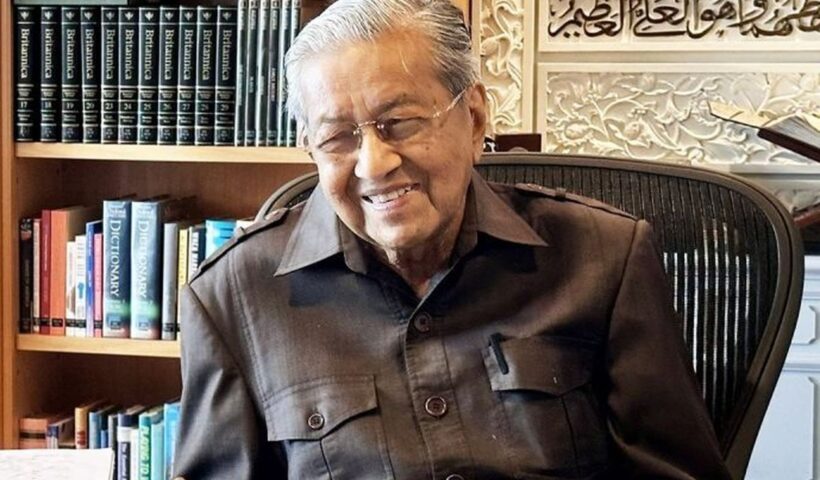 Mantan PM Malaysia Mahathir Mohamad Patah Tulang Pinggul, Tidak Dioperasi karena Faktor Usia