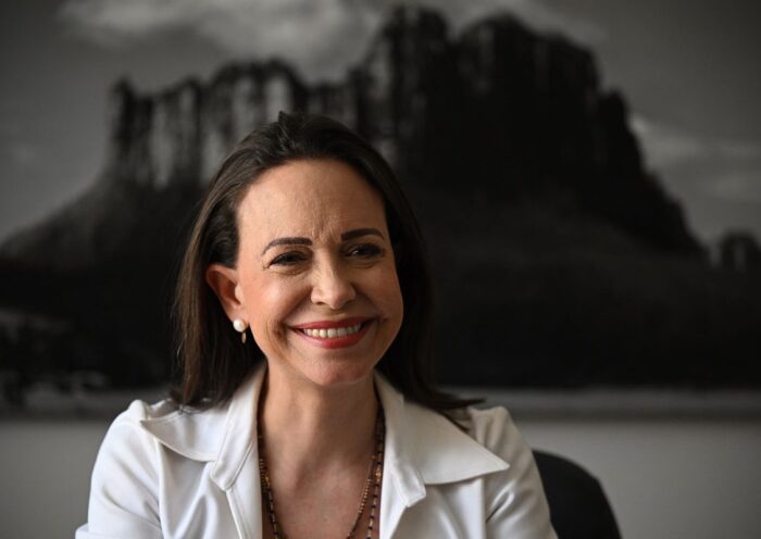 Trump Temui Kritikus Utama Maduro, Isyaratkan Pergeseran Kebijakan AS Terhadap Venezuela