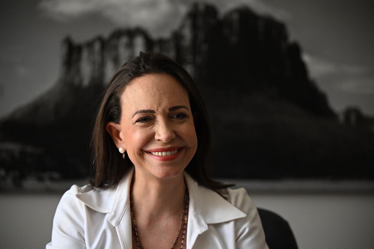 Trump Temui Kritikus Utama Maduro, Isyaratkan Pergeseran Kebijakan AS Terhadap Venezuela