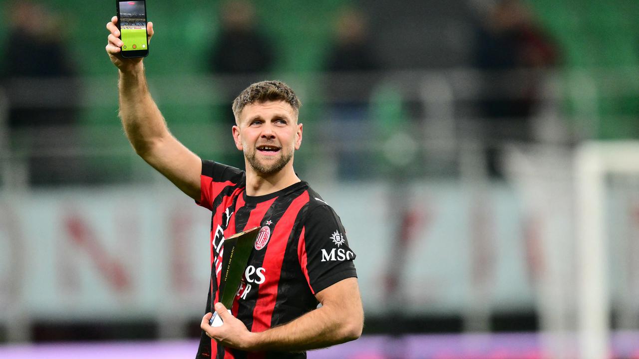 Fullkrug Jadi Pahlawan Cadangan, Allegri Peringatkan Realisme Milan Meski Kokoh di Posisi Kedua