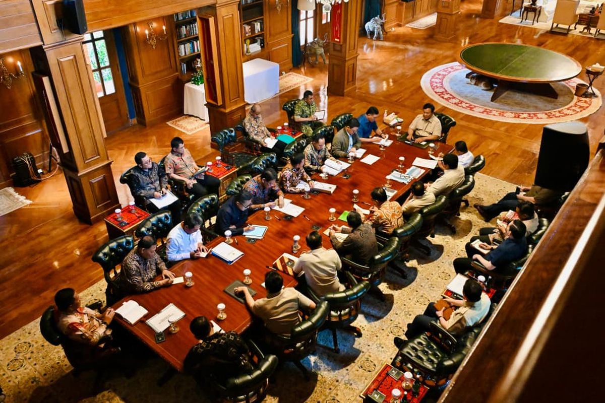 Presiden Prabowo Gelar Retret Kabinet di Hambalang, Bahas Pemulihan Bencana dan Evaluasi Program MBG