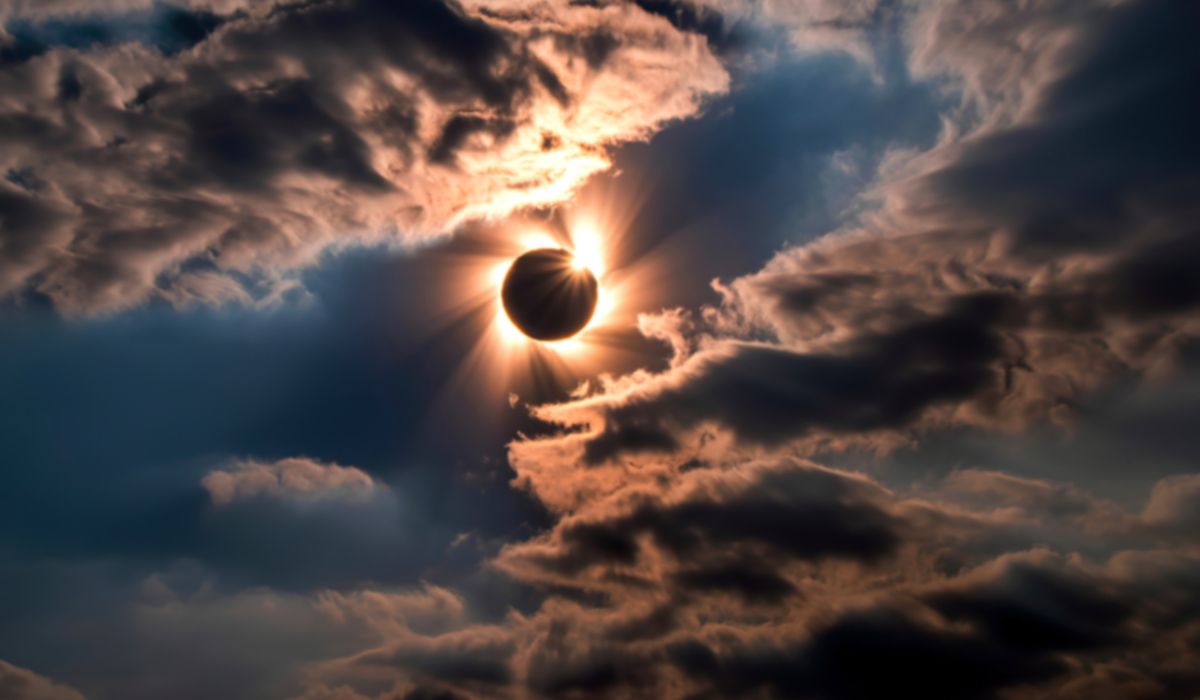 Bagaimana Gerhana Matahari Terjadi? Proses Alam yang Menakjubkan