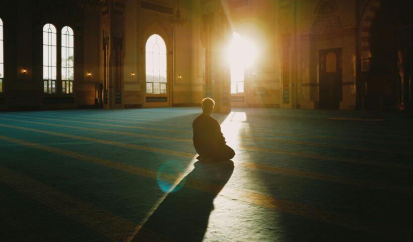 Contoh Tawakal dalam Kehidupan Sehari-hari: Antara Usaha dan Pasrah