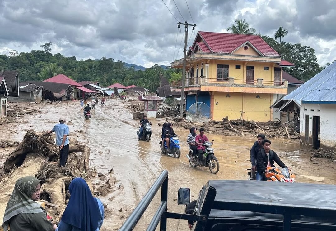 Lebaran di Balik Tenda Debu: Kisah Pilu Irmahayani Bertahan Hidup Pasca Banjir Aceh yang Terlupakan
