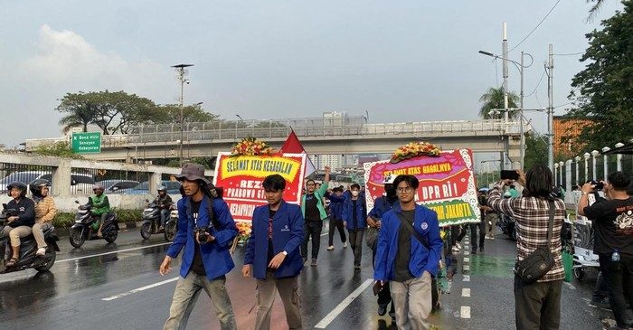 demo mahasiswa depan Gedung DPR