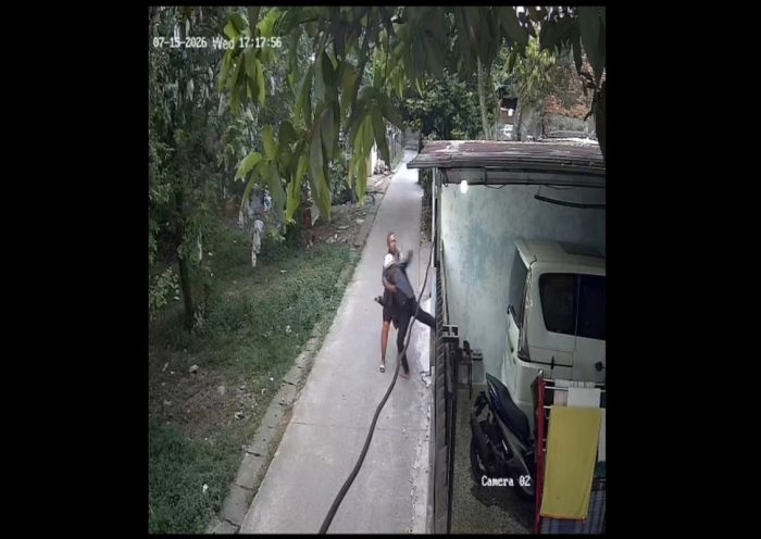 Aksi Lempar Helm ke Rumah Warga di Depok Terekam CCTV, Polisi Selidiki Motif Pelaku