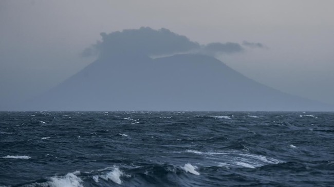 Aktivitas Gunung Anak Krakatau Meningkat, Kapal Diminta Menjauh dari Zona Berbahaya