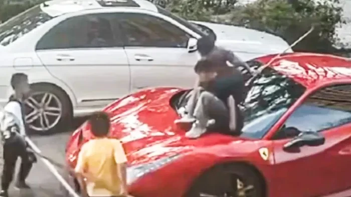 Ferrari Miliaran Rusak Setelah Dijadikan Arena Bermain Anak, Pemilik Tempuh Jalur Hukum