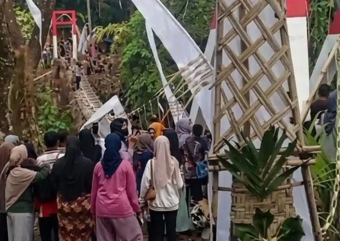 Jembatan Pongpet Pangandaran Mendadak Miring Usai Peresmian, Puluhan Orang Berhamburan