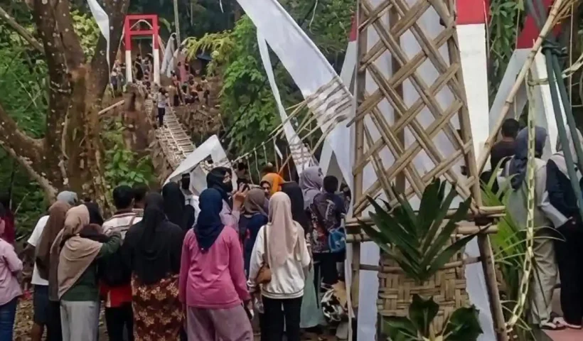 Jembatan Pongpet Pangandaran Mendadak Miring Usai Peresmian, Puluhan Orang Berhamburan