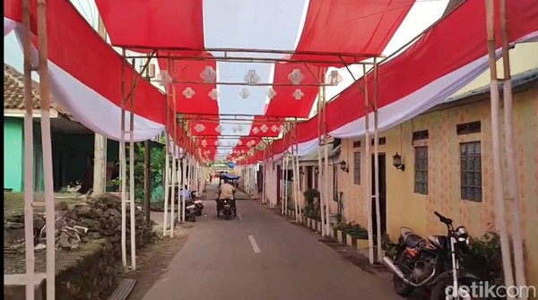 Lorong Merah Putih 650 Meter Hiasi Tasikmalaya, Warga Sambut HUT Ke-81 RI dengan Semangat Gotong Royong