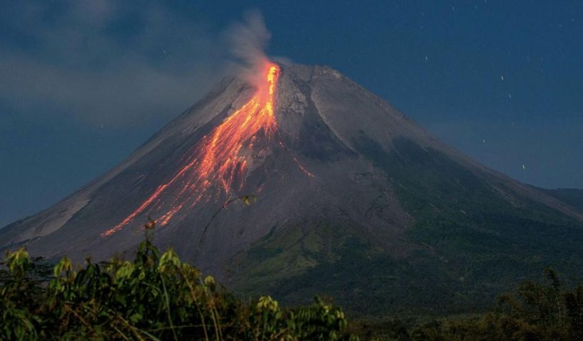 Merapi Kembali Meluncurkan Awan Panas 2 Kilometer, Warga Diminta Tingkatkan Kewaspadaan