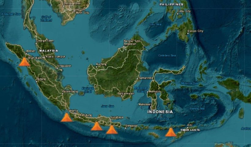 Lima Gunung Api Berstatus Siaga, Aktivitas Vulkanik Indonesia Kembali Jadi Sorotan - Apakah 2026 menjadi tahun bencana?